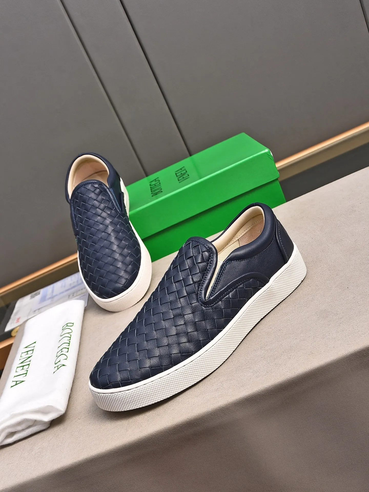 Men's shoes 💰480 [Sleeves series] BOTTEG* VENET* - high-end boutique Size: 38-44 (45 customized) BV new product, first-layer cowhide artificially woven classic style harmoniously blends with contemporary fashion temperament, rubber soles are light and flexible, water-dyed sheepskin pads! [Taobao, Tmall, and live streaming are the first choices]